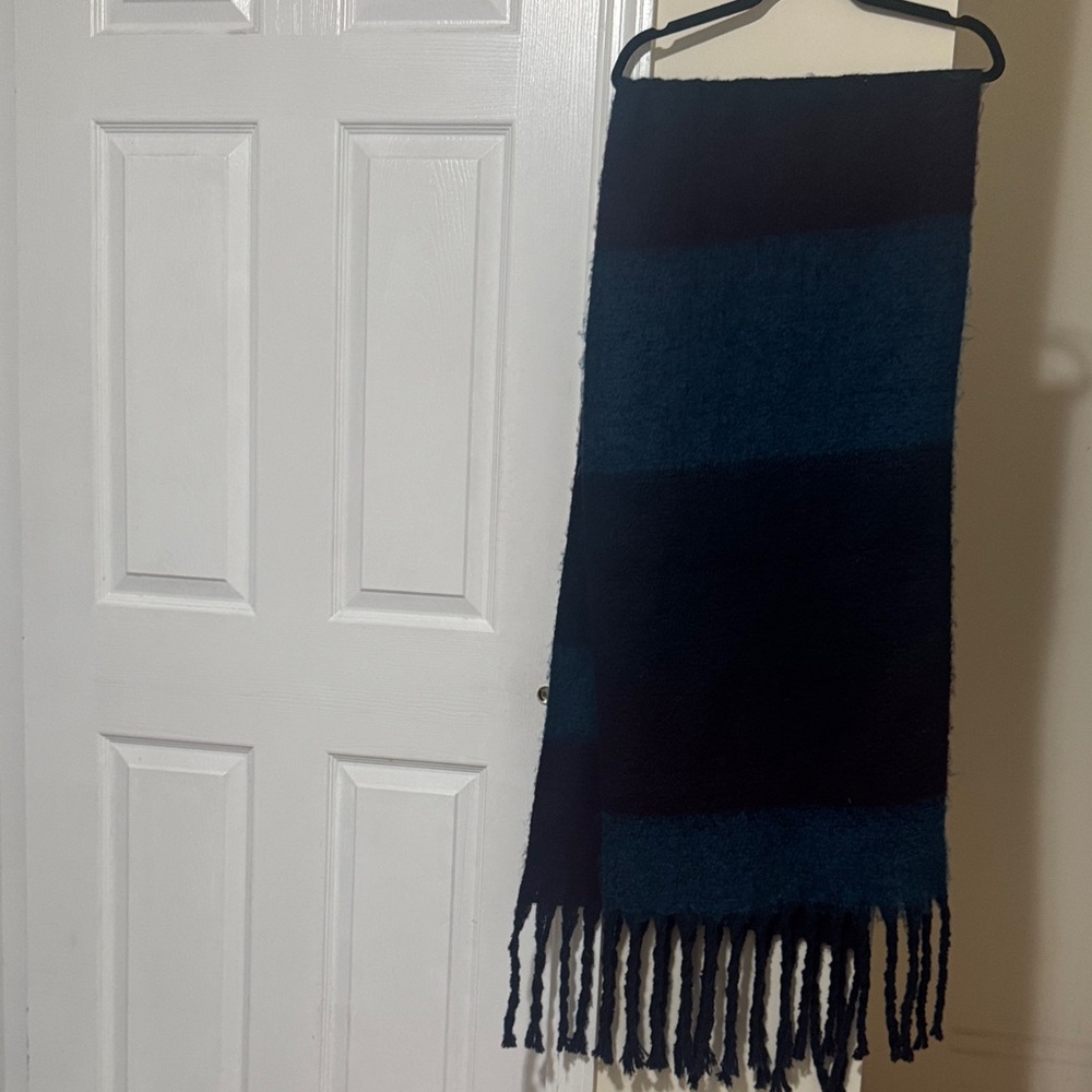 Steve Madden scarf